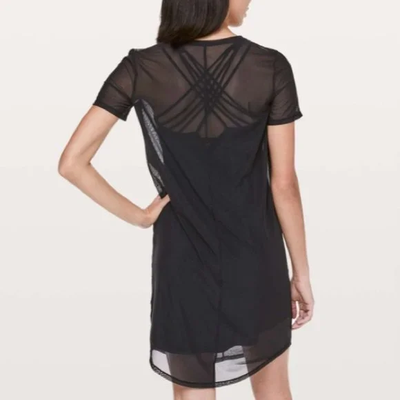 ❗️SOLD❗️2018 Lululemon Black Mesh Short Sleeve Mini Ready To Reach Dress Size 6 - Picture 2 of 8
